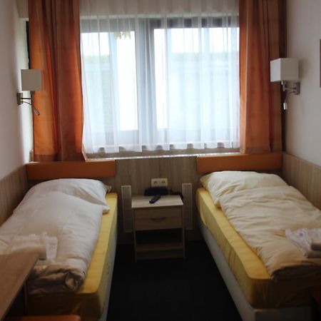 Airport-Hotel Zum Taubengrund Кельстербах Экстерьер фото