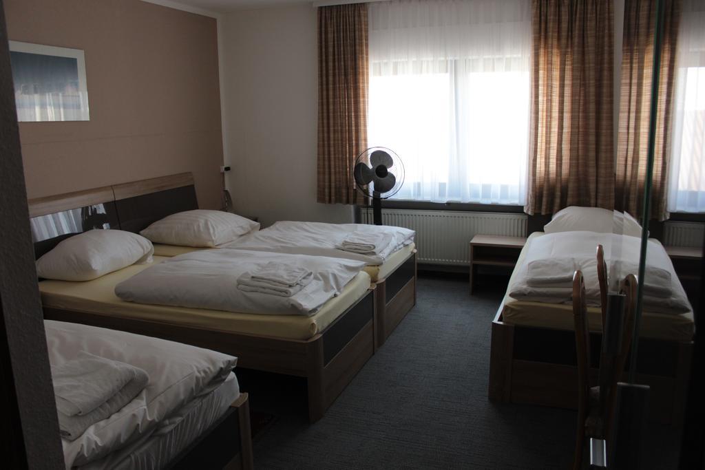 Airport-Hotel Zum Taubengrund Кельстербах Номер фото