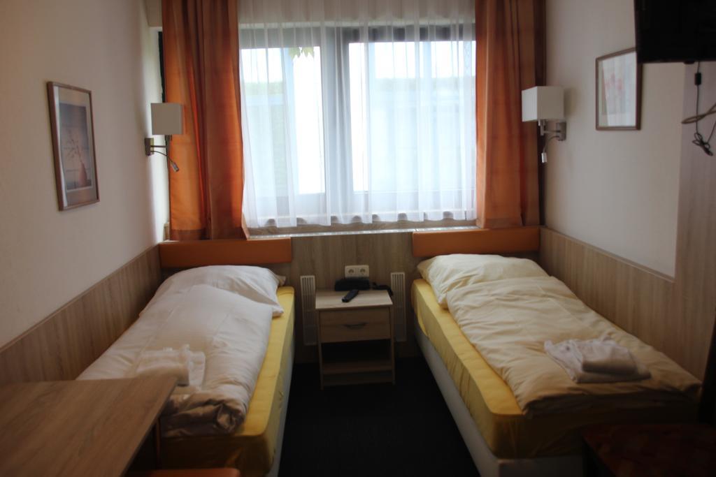 Airport-Hotel Zum Taubengrund Кельстербах Экстерьер фото