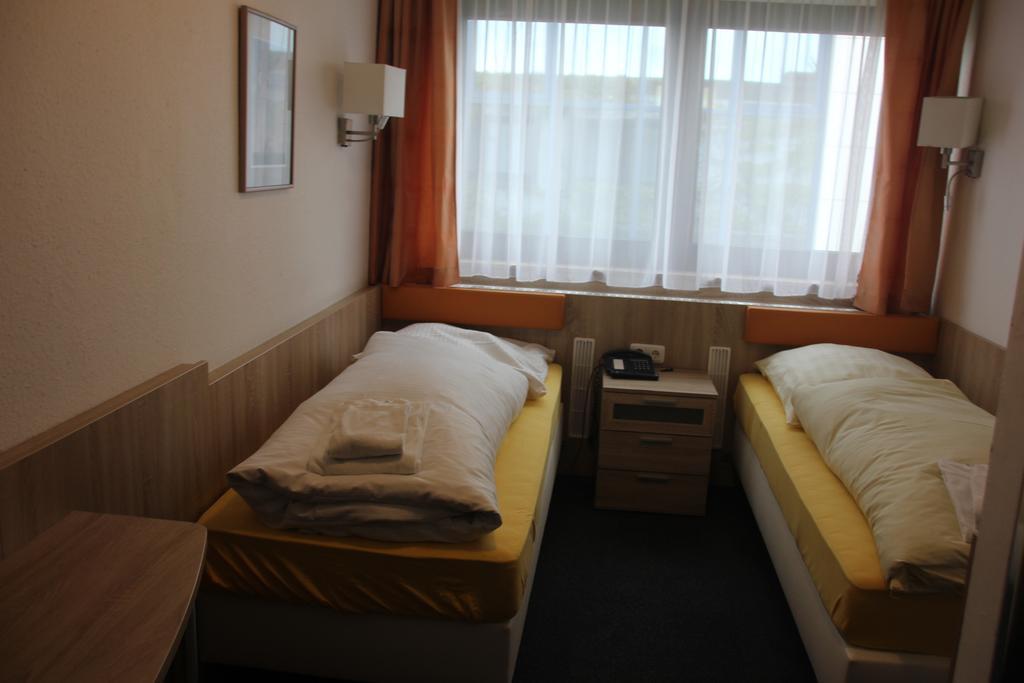 Airport-Hotel Zum Taubengrund Кельстербах Экстерьер фото