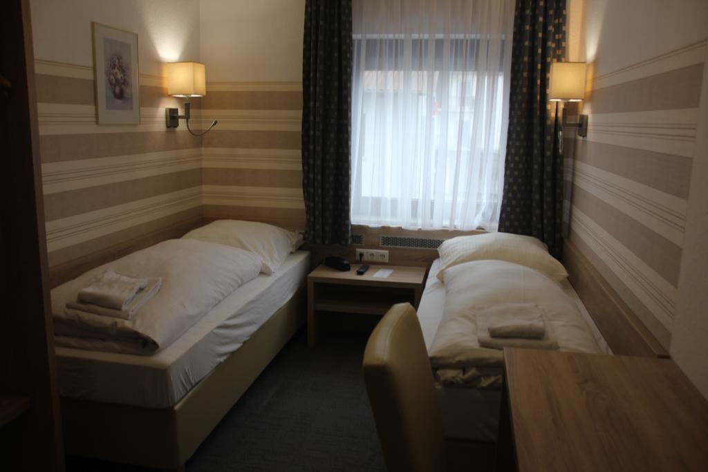Airport-Hotel Zum Taubengrund Кельстербах Экстерьер фото